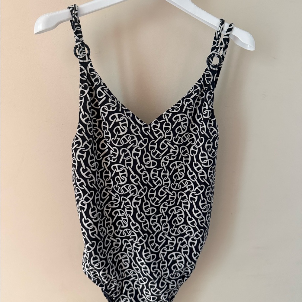 Hermes navy and White Patterned Kids One-Piece Bodysuit worn once